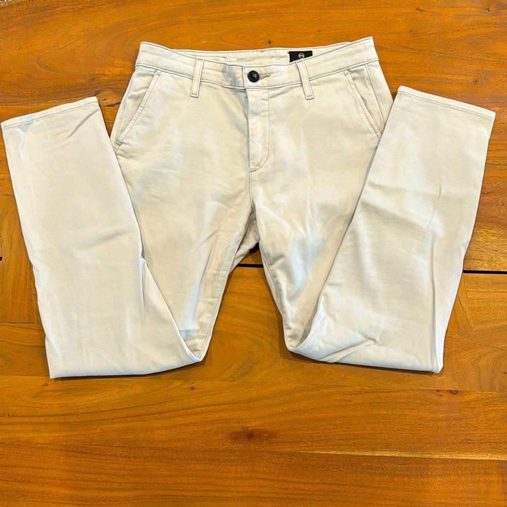 AG The Caden Tailored Trouser in Light Grey. Size 26R.